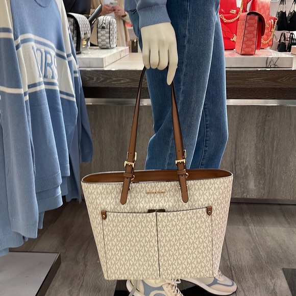 MICHAEL KORS JET SET TRAVEL MEDIUM DOUBLE POCKET TOTE 
VANILLA SIGNATURE NWT - Picture 6 of 16